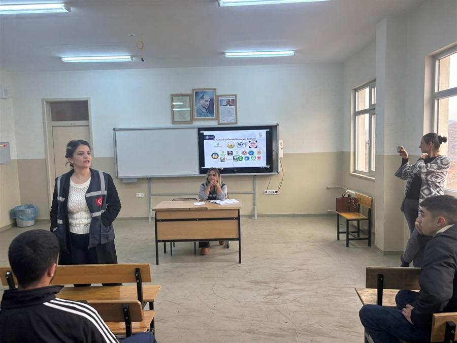 TİCARET BAKANLIĞI TUNCELİ TİCARET İL MÜDÜRLÜĞÜ'NDEN ÖĞRENCİLERE KOOPERATİFÇİLİK VE GİRİŞİMCİLİK EĞİTİMİ