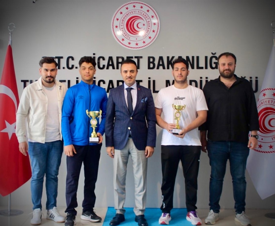 ŞAMPİYON SPORCULARDAN İL MÜDÜRÜMÜZE ZİYARET