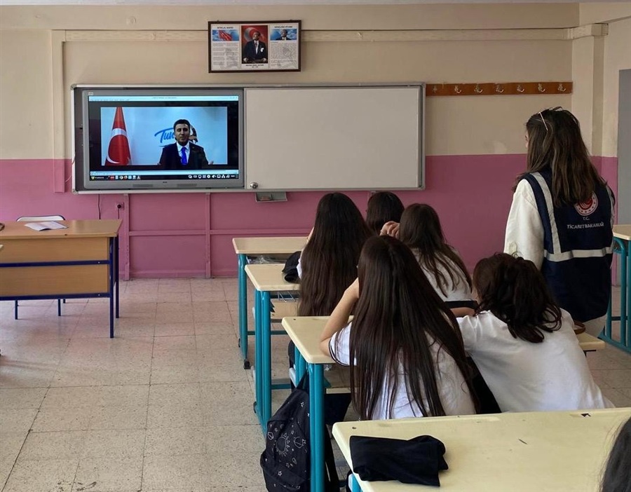 KAYBOLMAYA YÜZ TUTMUŞ MESLEKLER ÖĞRENCİLERLE BULUŞTU