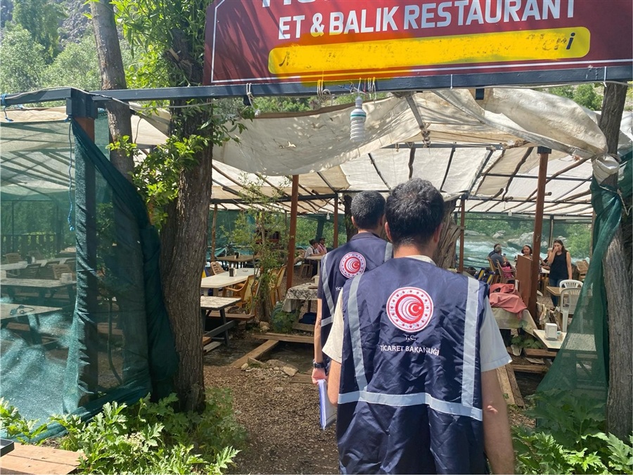 TİCARET BAKANLIĞI'NA BAĞLI TUNCELİ TİCARET İL MÜDÜRLÜĞÜ DENETİM EKİPLERİ OVACIK'TA 34 FİRMADA 265 ÜRÜN DENETLEDİ
