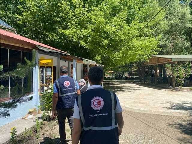 TİCARET BAKANLIĞI TUNCELİ TİCARET İL MÜDÜRLÜĞÜ, HAZİRAN AYINDA 2 BİN 10 ÜRÜN DENETLEDİ: 21 İŞLETMEYE İDARİ YAPTIRIM UYGULANDI